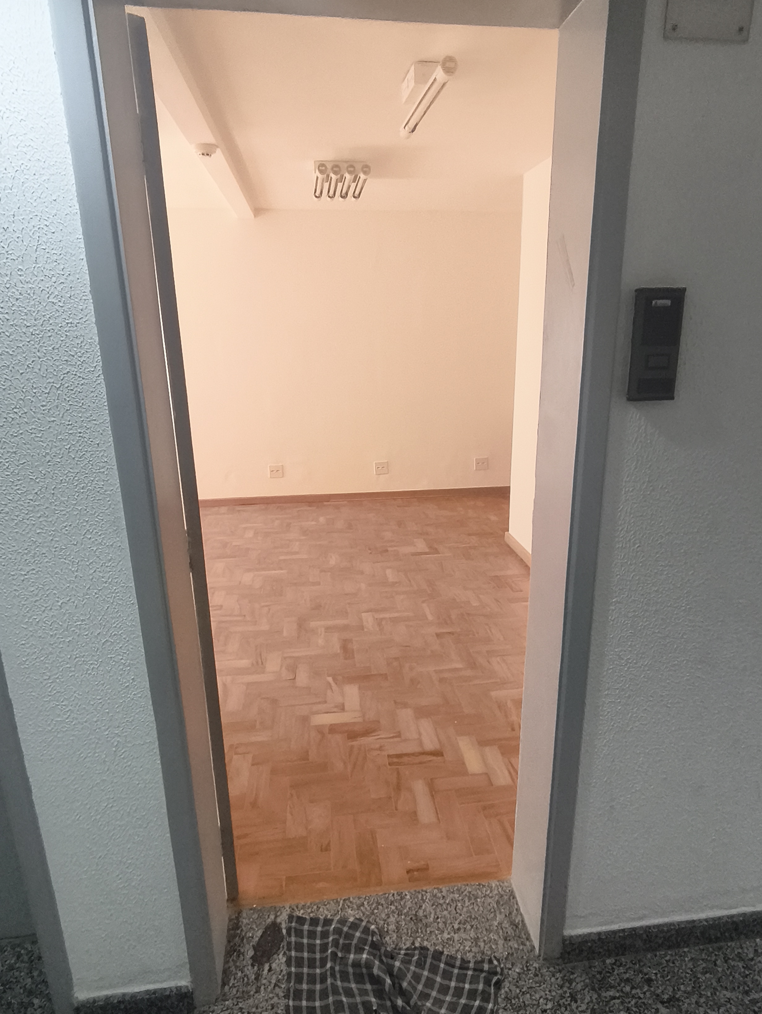 EXCELENTE CONJUNTO COM. P/ LOCAÇÃO - 60 M² AU. NA Al. SANTOS