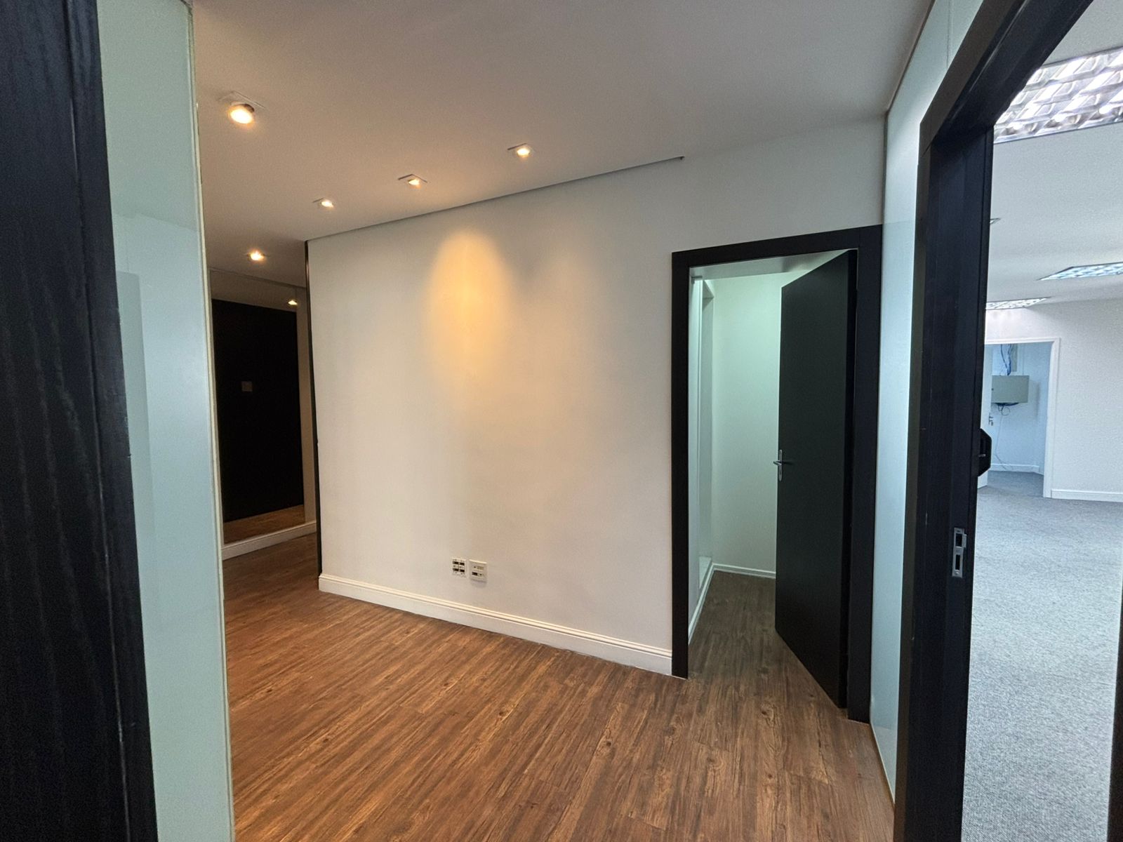 Conj. Comercial para Alugar. Av. Paulista, São Paulo - SP. 150 m²au. 