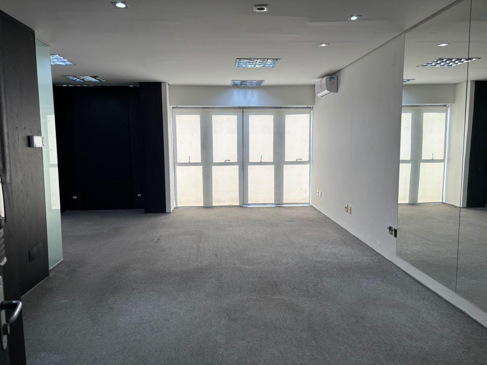 Conj. Comercial para Alugar. Av. Paulista, São Paulo - SP. 150 m²au. 