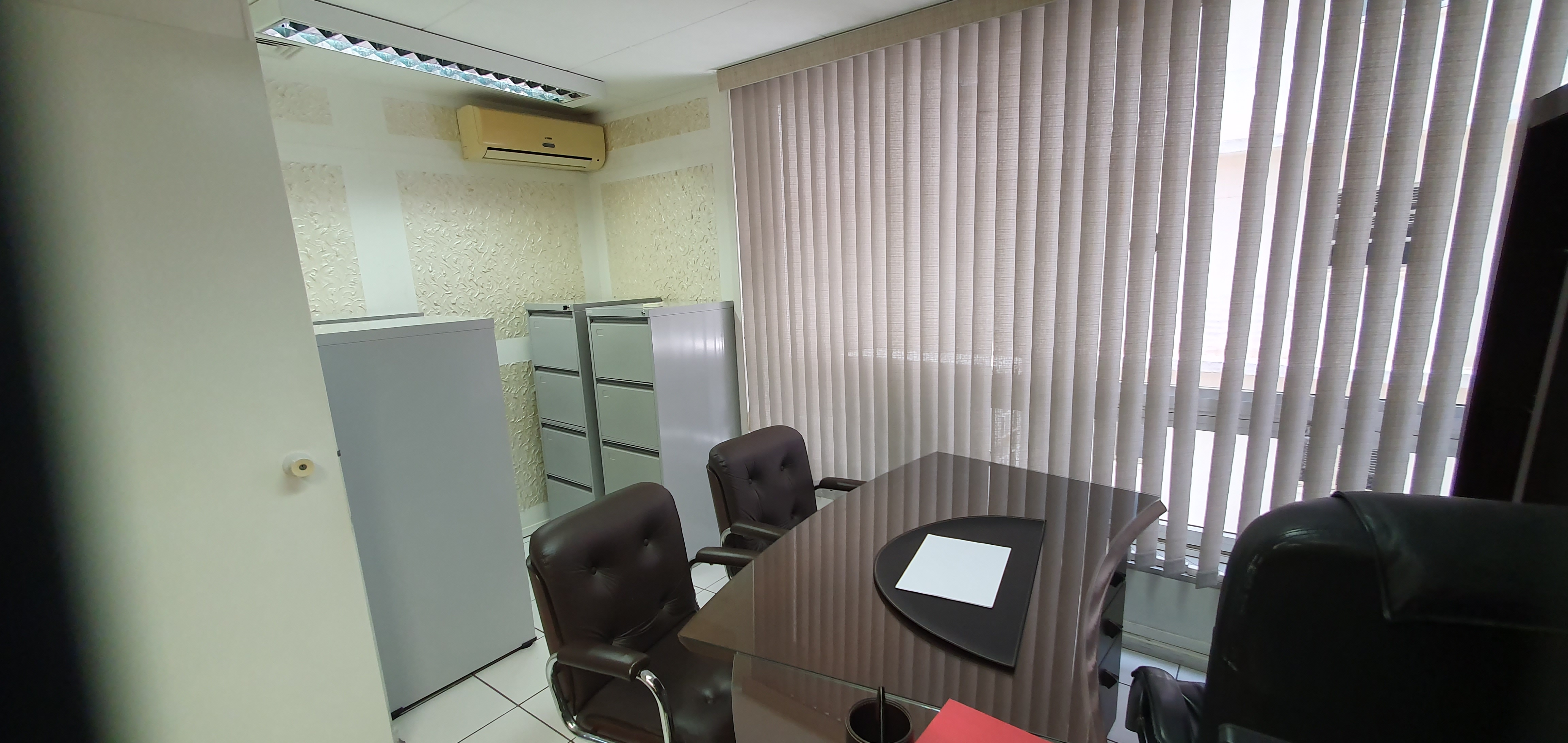 EXCELENTE CONJUNTO COM. 42 M² au. P/ VENDA 450.000,00 - OU LOCAÇÃO 2.500.00