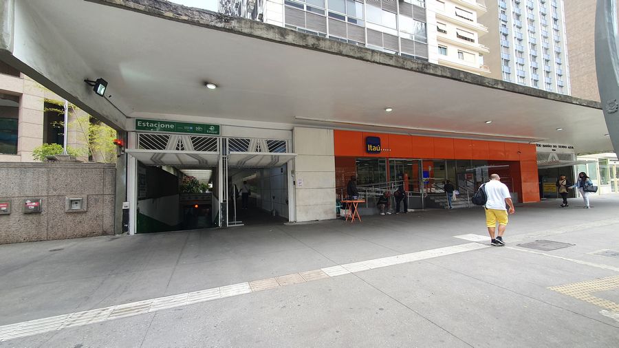 EXCELENTE CONJUNTO COM. 42 M² au. P/ VENDA 450.000,00 - OU LOCAÇÃO 2.500.00