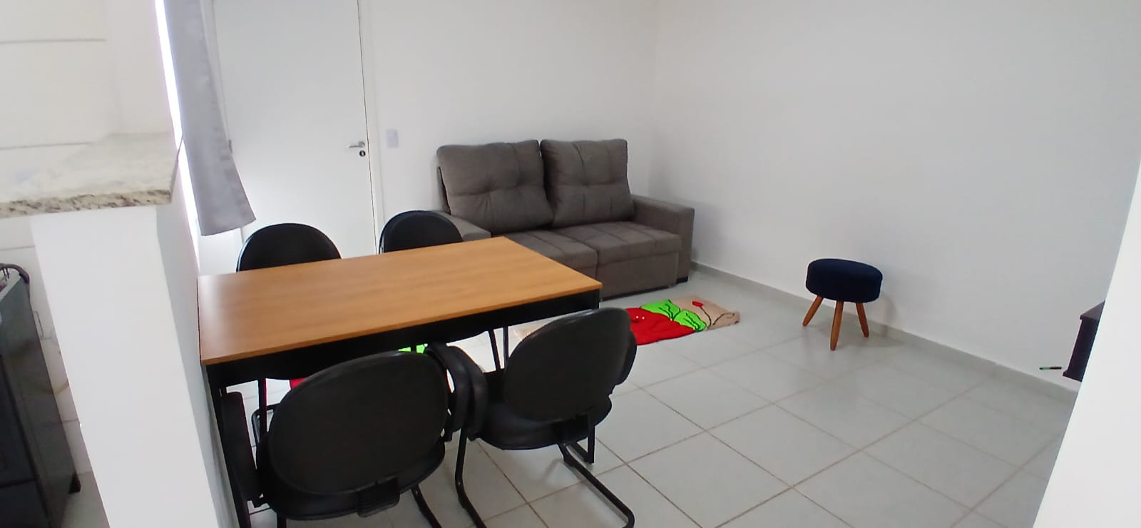 Aluga-se apartamento com mobilia completa no condomínio Parque das Flores!