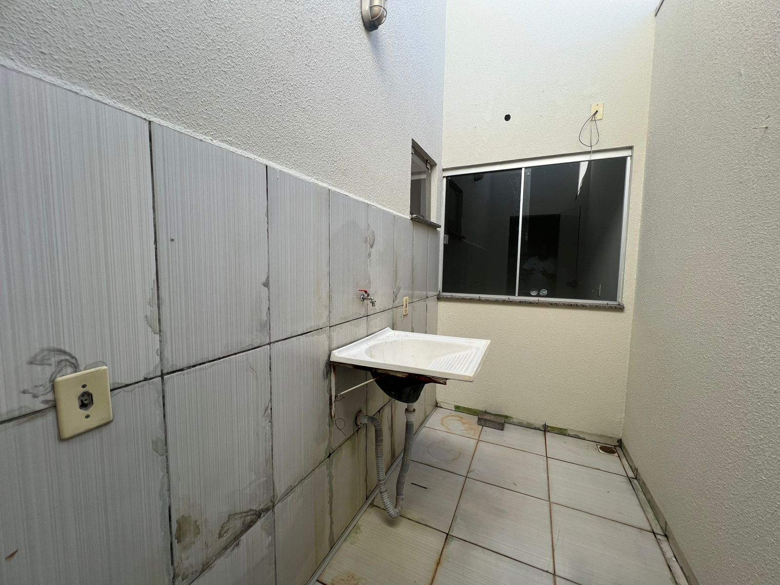 Aluga-se Kitnet no bairro Jardim Amazônia em Lucas do Rio Verde!