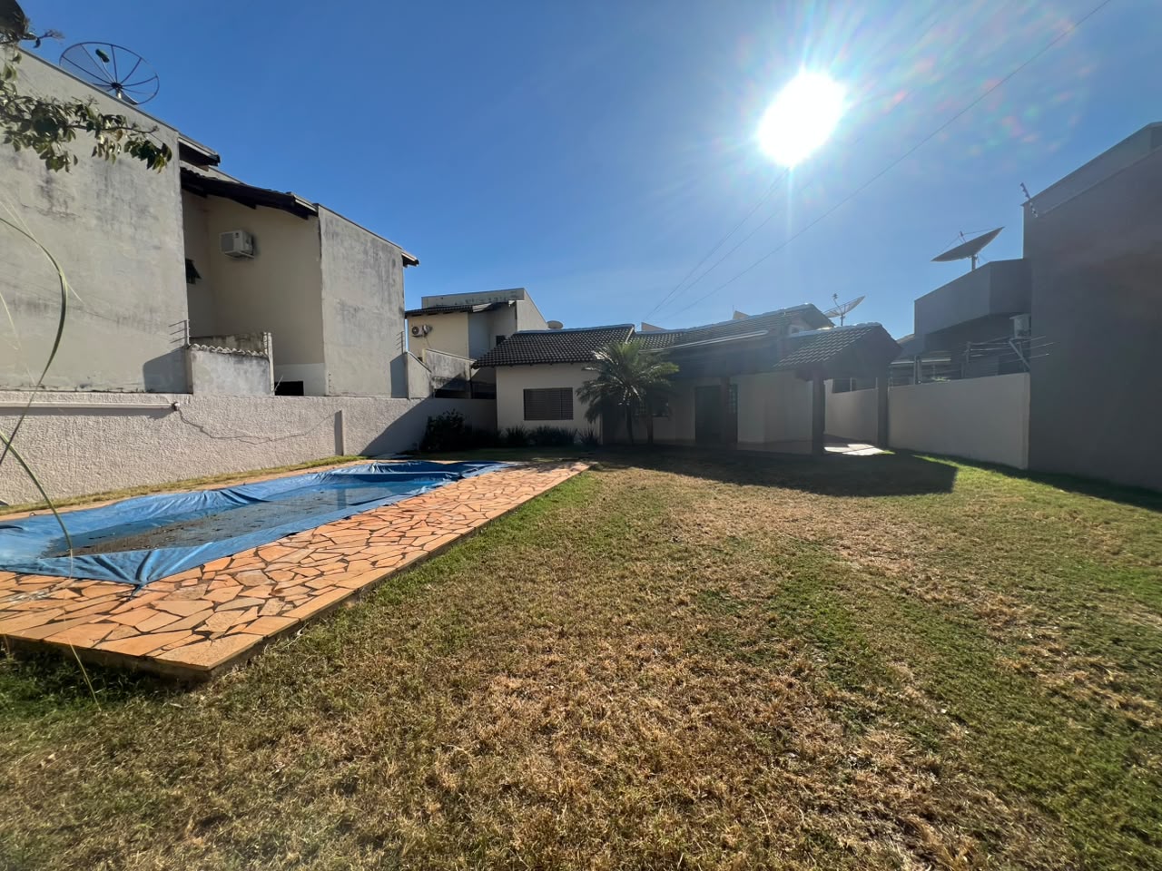Aluga-se casa no bairro Bandeirantes em Lucas do Rio Verde!