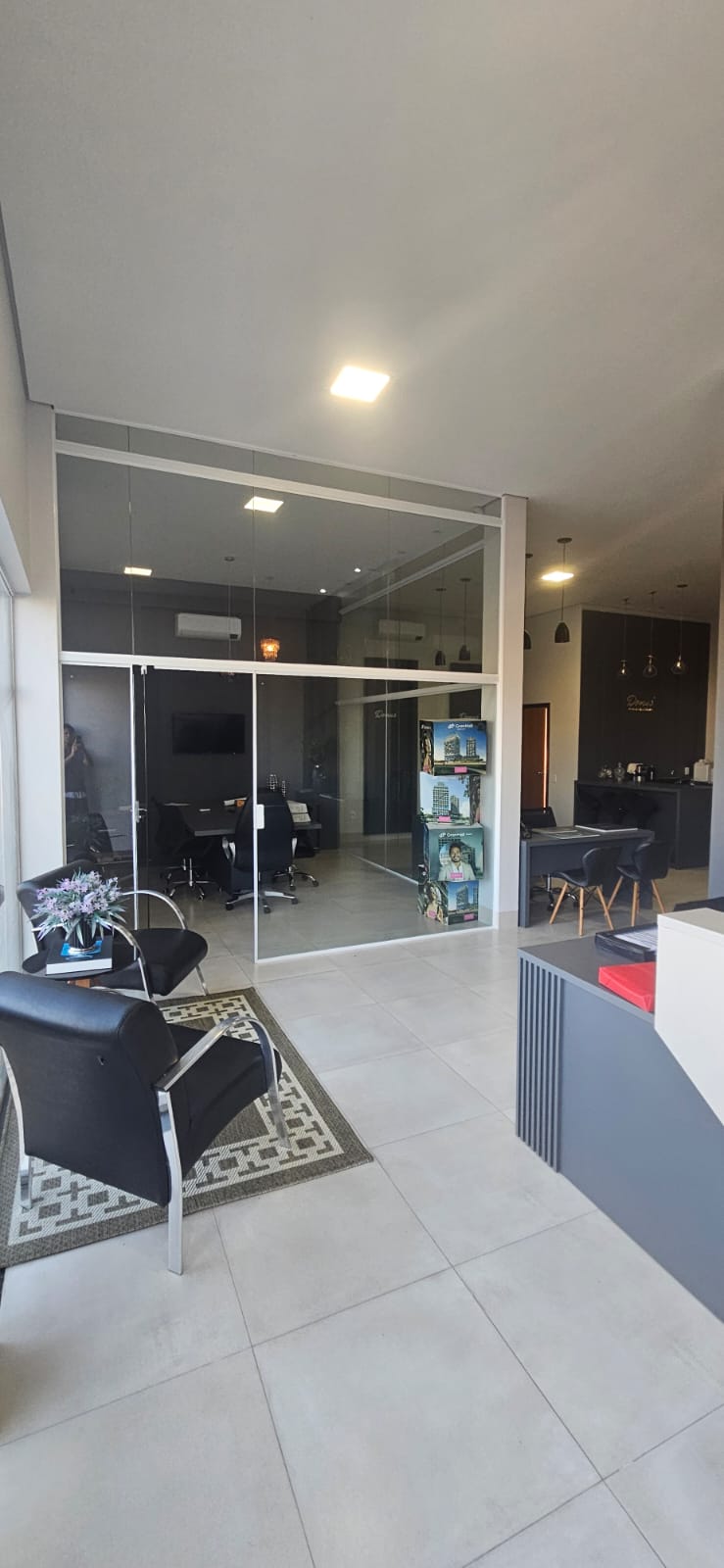 Aluga-se Sala Comercial  na Avenida Notre Dame em Sinop-MT!