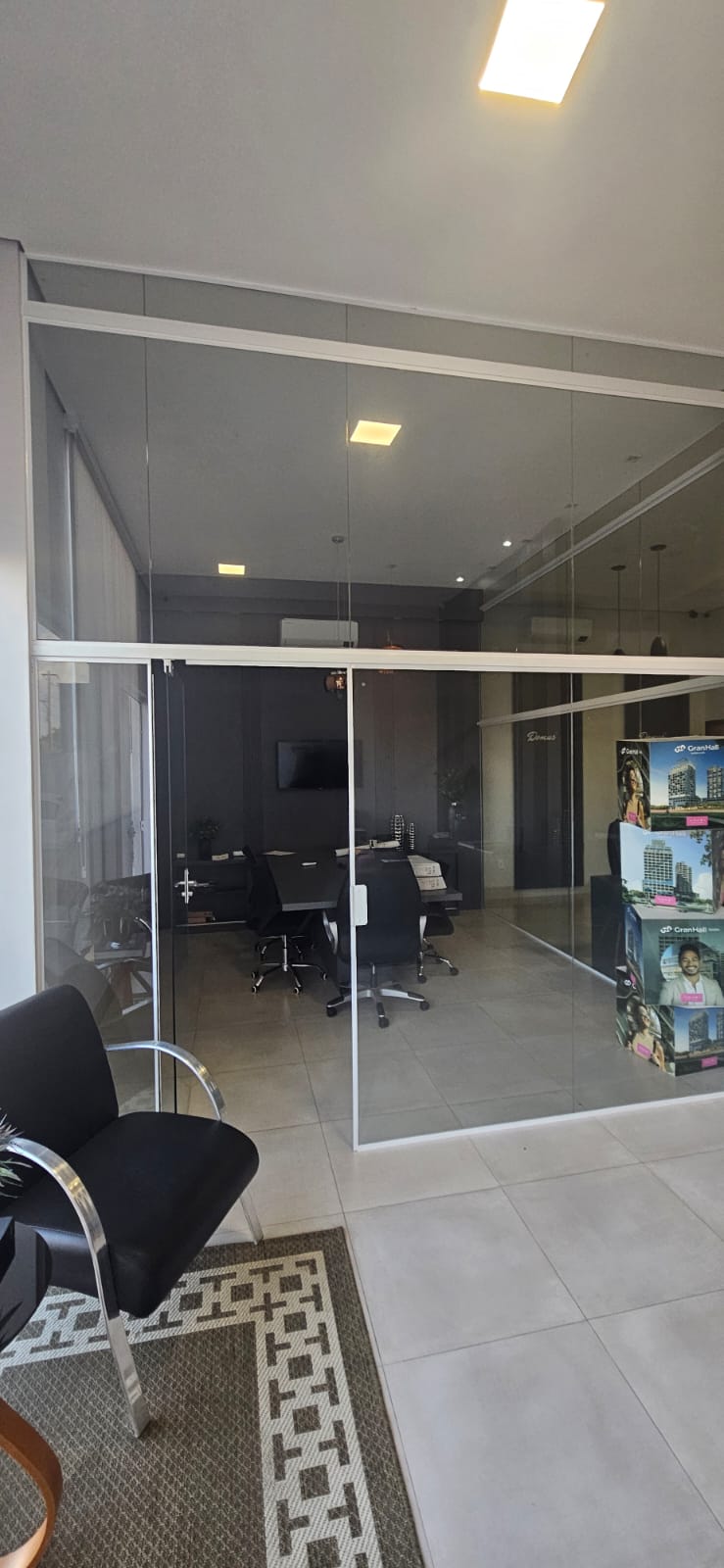 Aluga-se Sala Comercial  na Avenida Notre Dame em Sinop-MT!