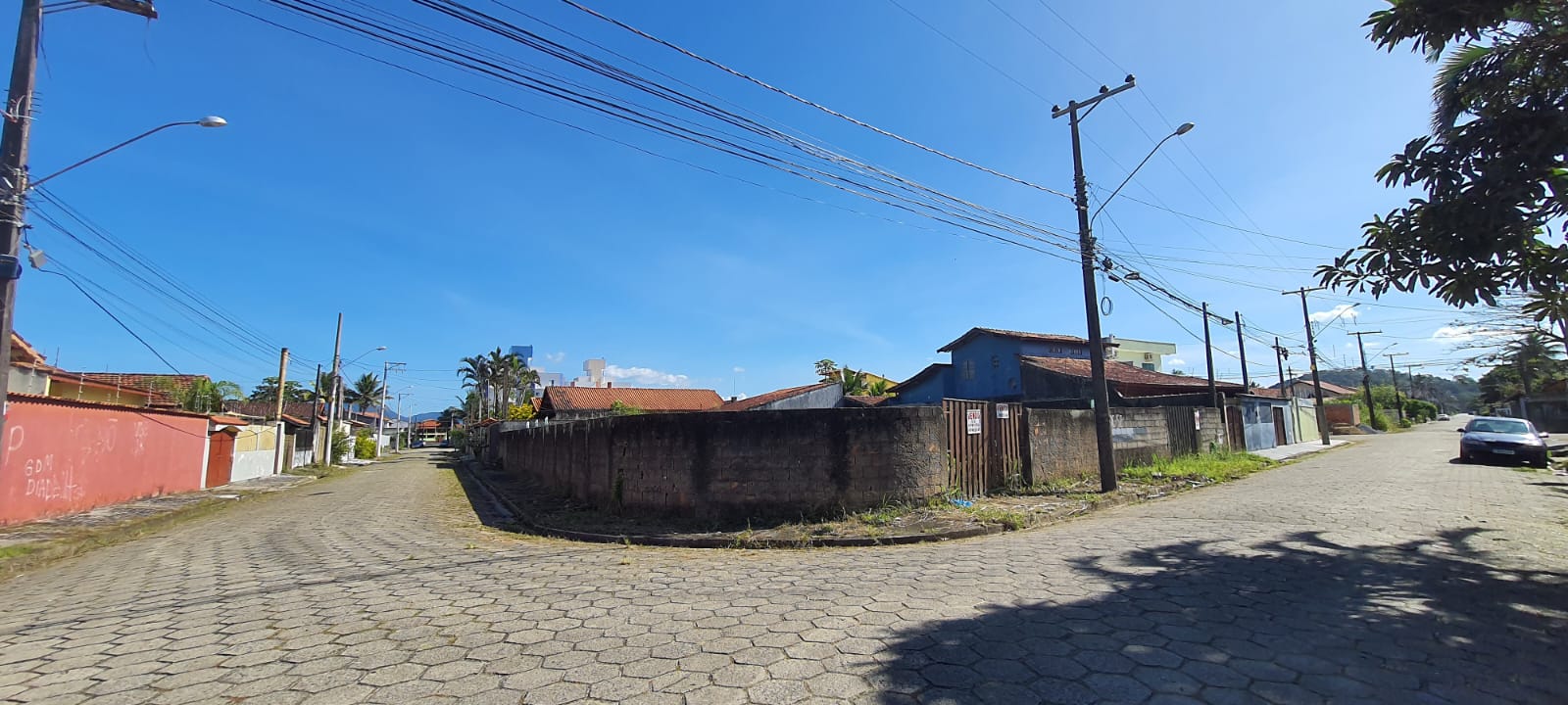 VENDE-SE TERRENO EM PERUÍBE A 100 M DA PRAIA 
