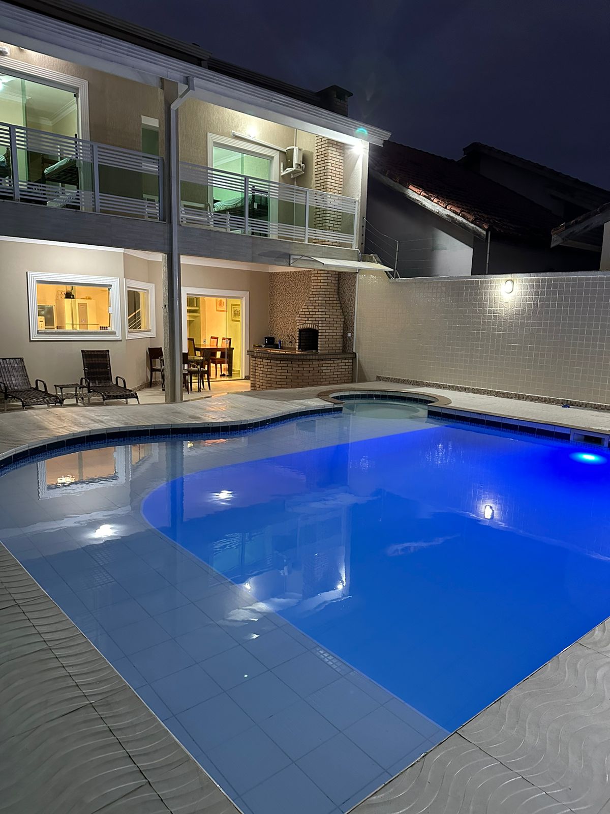 CASA COM PISCINA PARA TEMPORADA EM PERUÍBE A 100 M DA PRAIA 