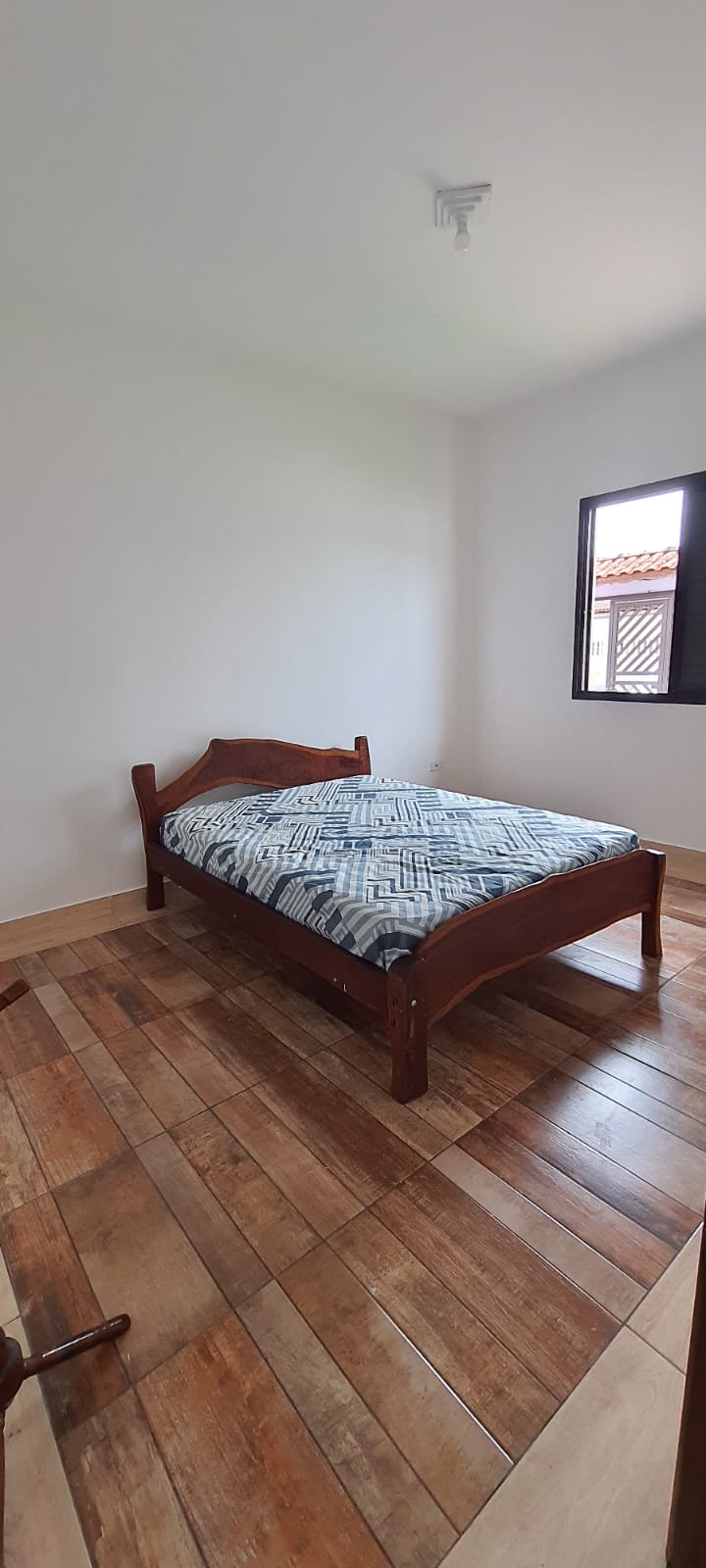 VENDE-SE LINDA CASA EM PERUÍBE A 600 M DA PRAIA