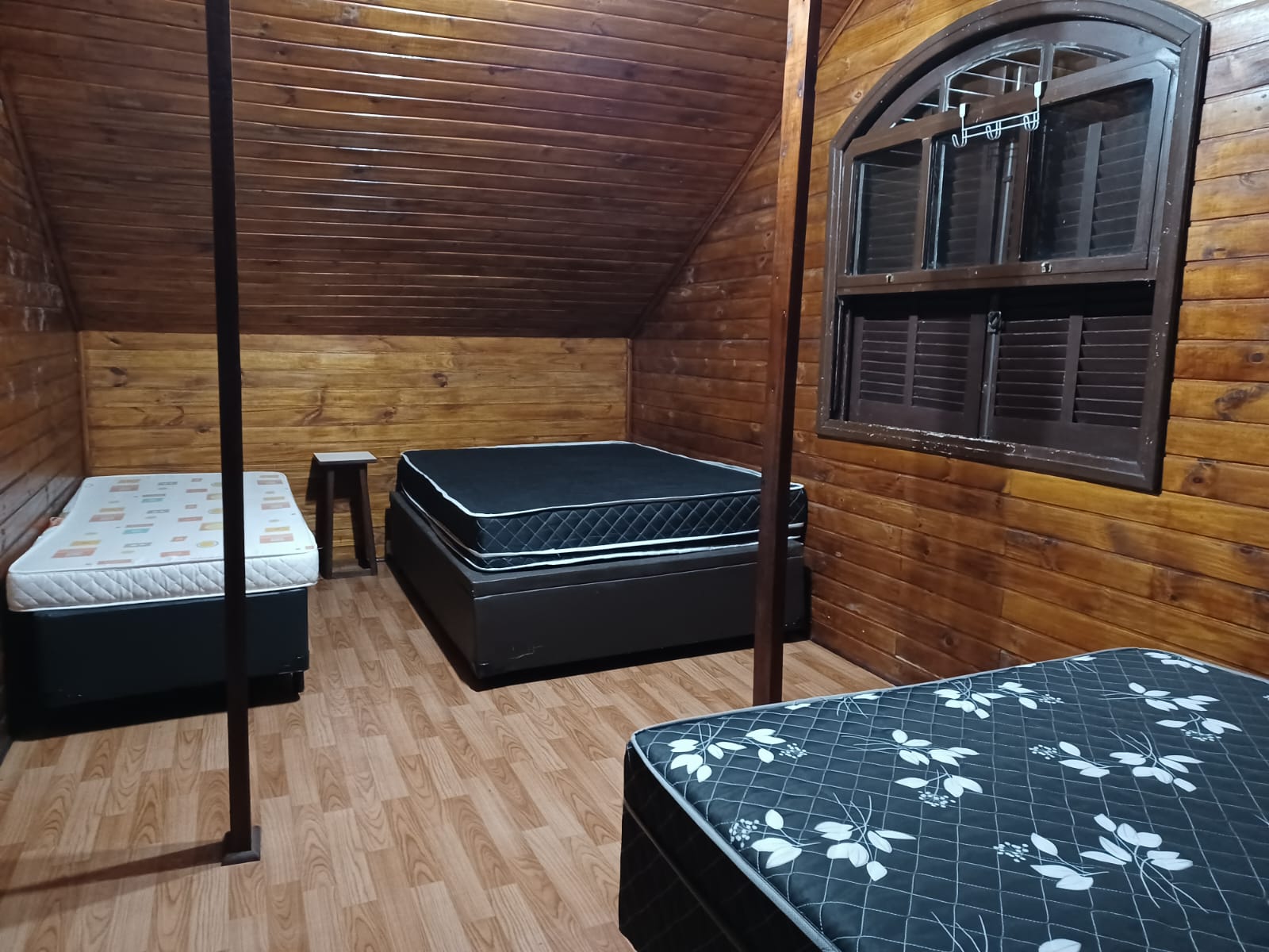 VENDE-SE CHÁCARA COM PISCINA EM PERUÍBE