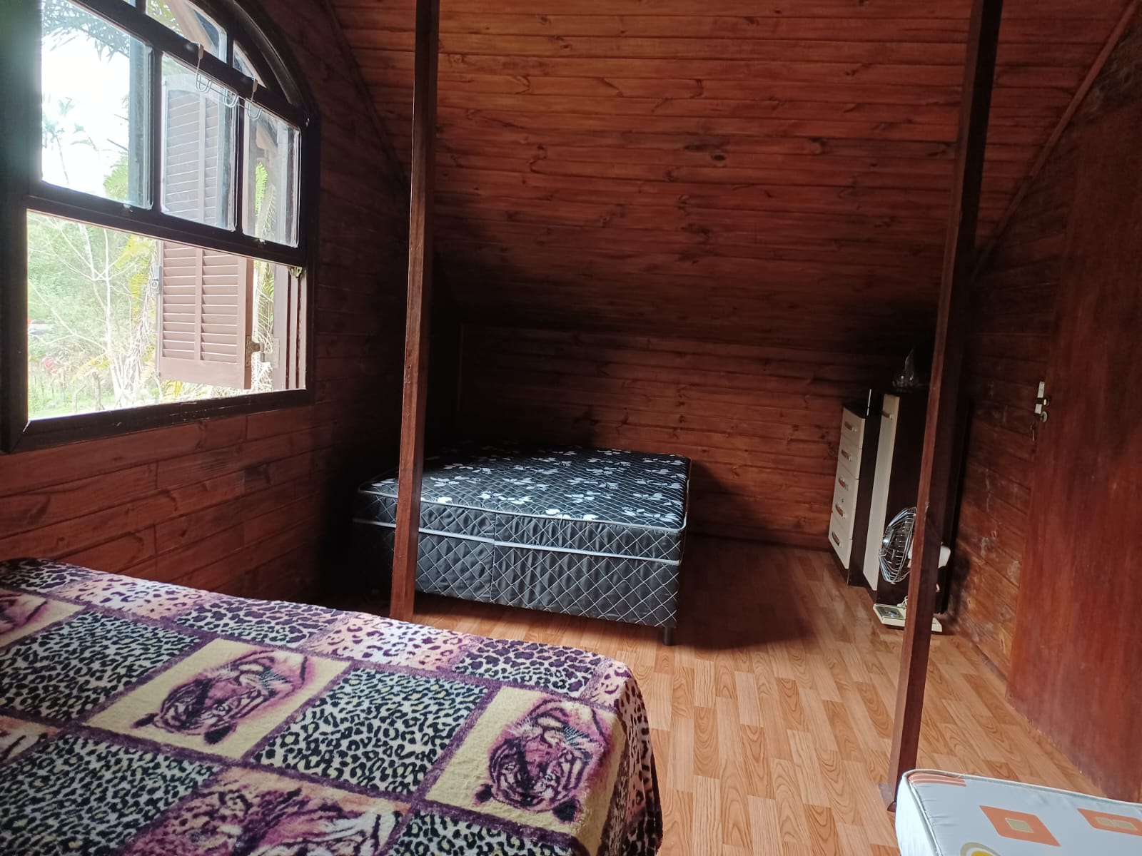 VENDE-SE CHÁCARA COM PISCINA EM PERUÍBE