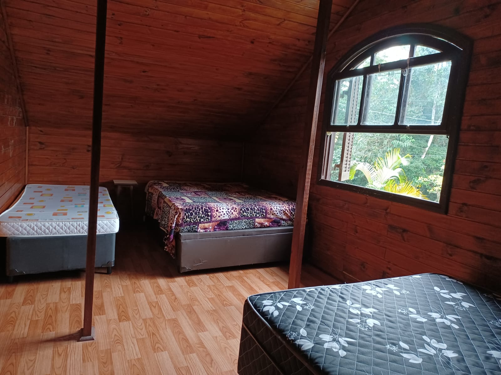 VENDE-SE CHÁCARA COM PISCINA EM PERUÍBE