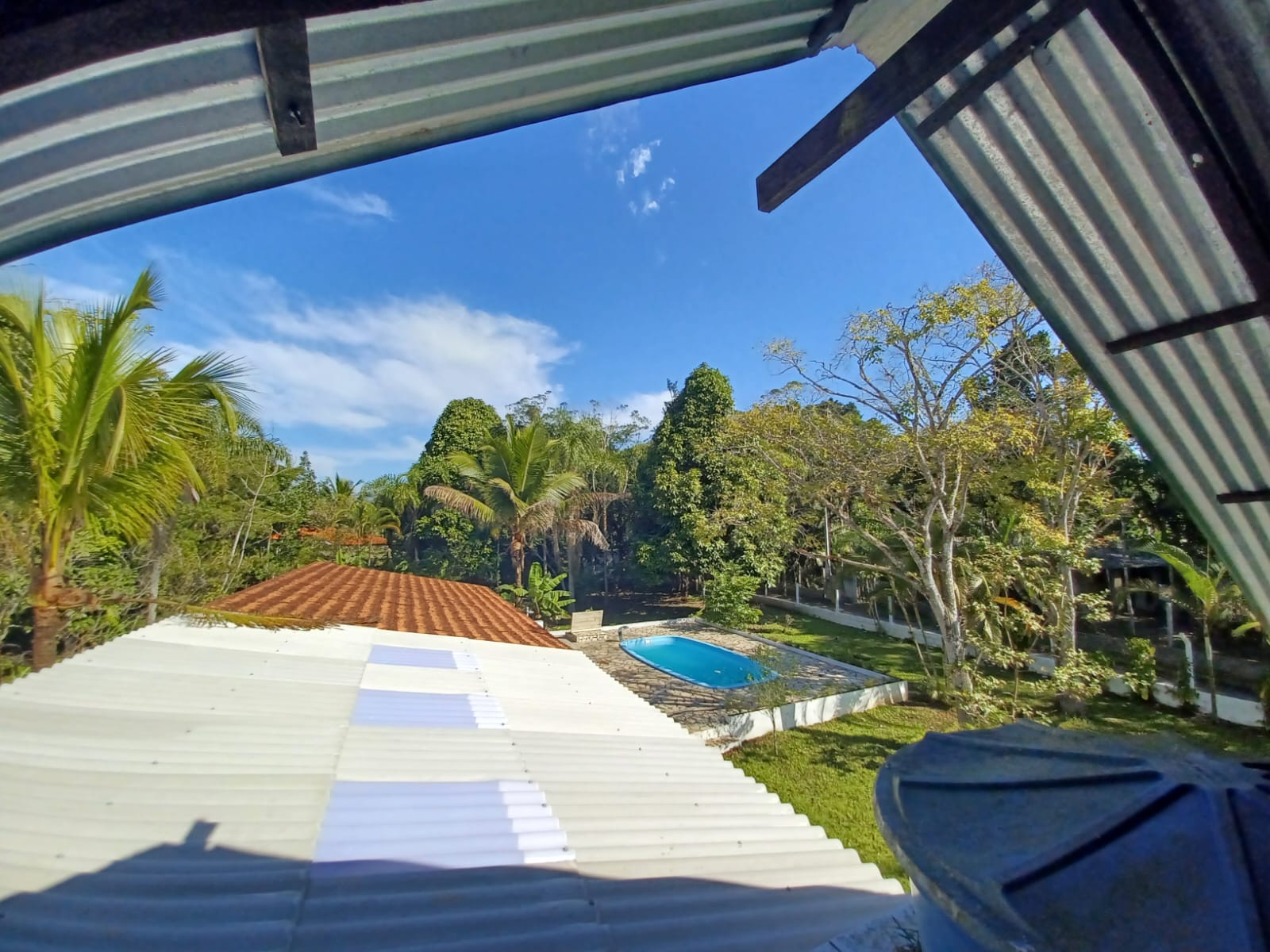VENDE-SE CHÁCARA COM PISCINA EM PERUÍBE
