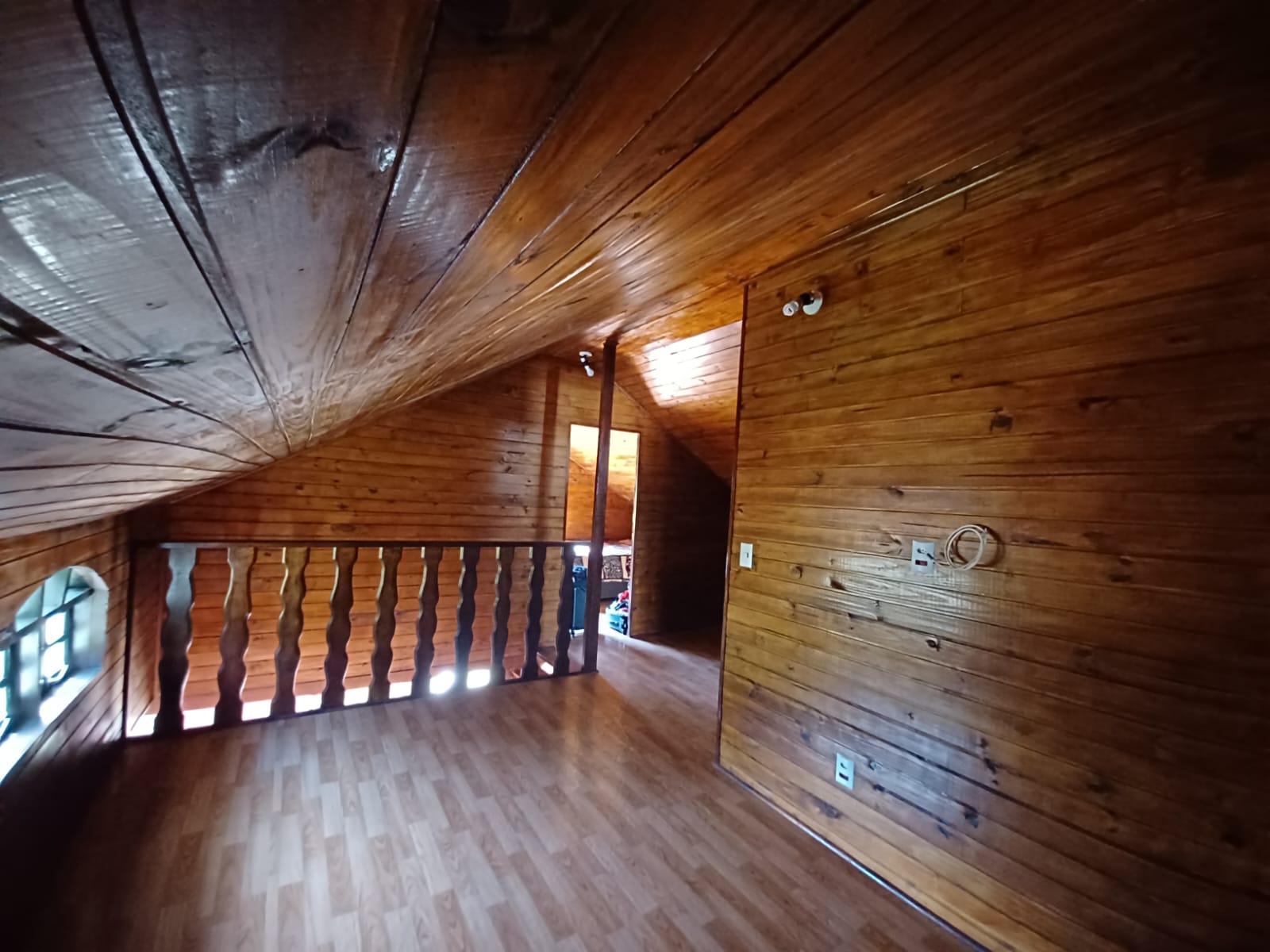 VENDE-SE CHÁCARA COM PISCINA EM PERUÍBE
