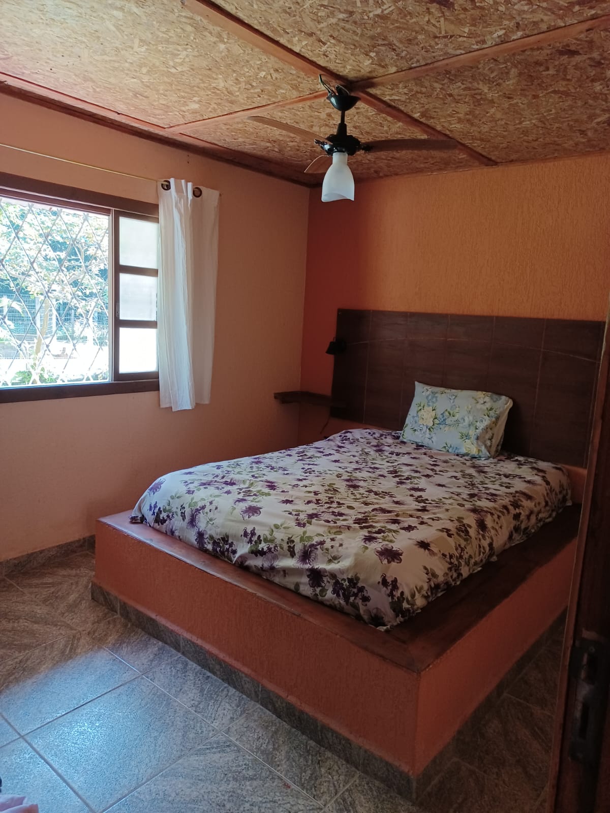 VENDE-SE CHÁCARA COM PISCINA EM PERUÍBE