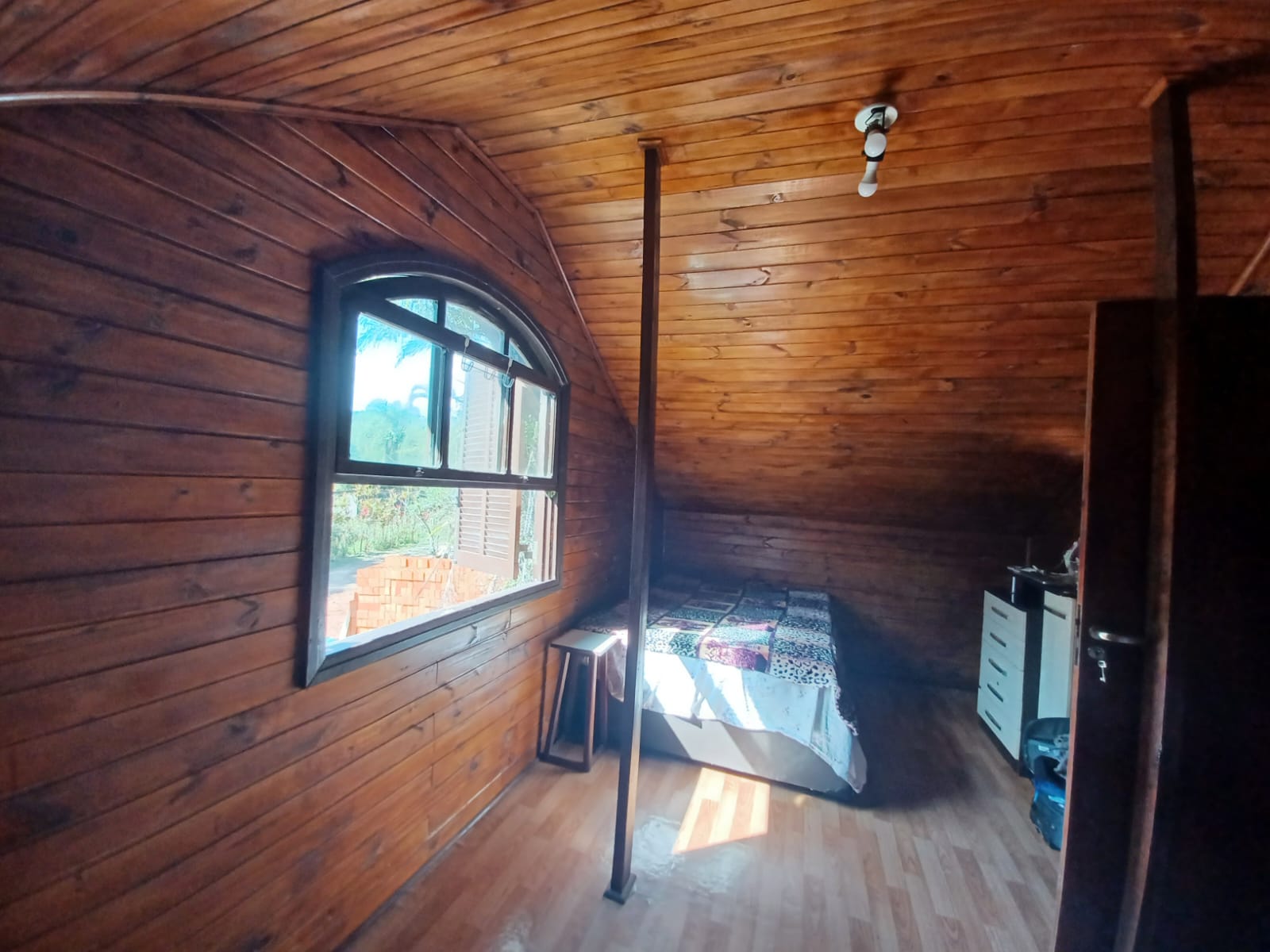 VENDE-SE CHÁCARA COM PISCINA EM PERUÍBE
