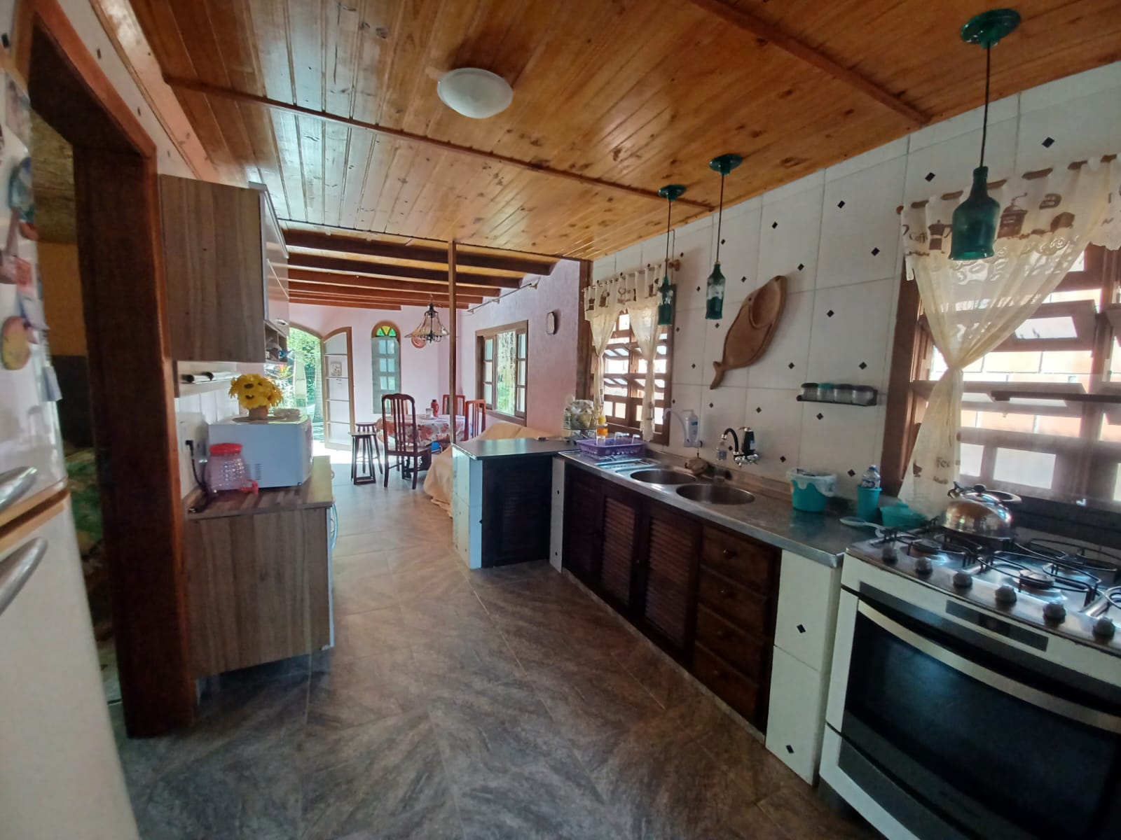 VENDE-SE CHÁCARA COM PISCINA EM PERUÍBE