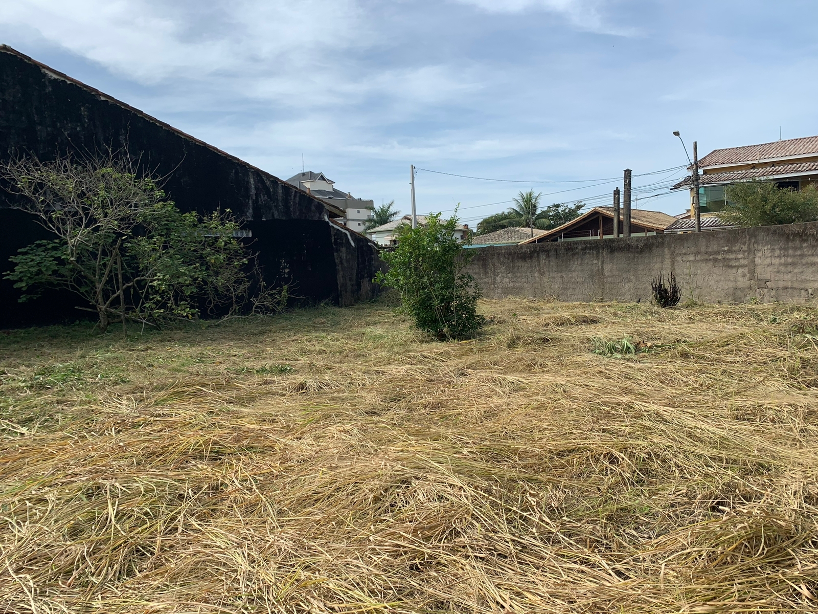 VENDE-SE TERRENO EM PERUÍBE A 50 M DO MAR 