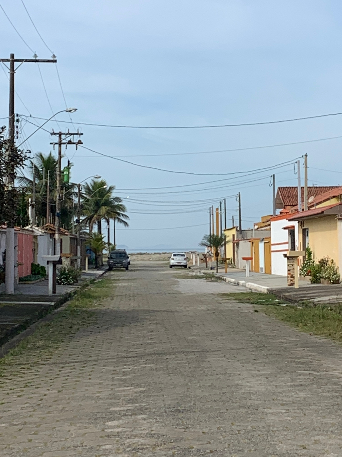 VENDE-SE TERRENO EM PERUÍBE A 50 M DO MAR 