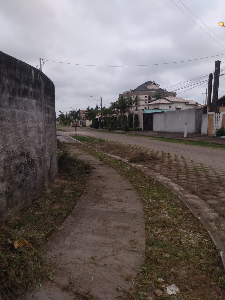 VENDE-SE TERRENO EM PERUÍBE A 50 M DO MAR 