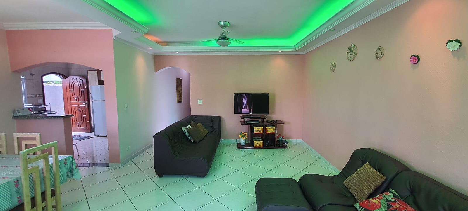 VENDE-SE CASAS EM PERUÍBE 