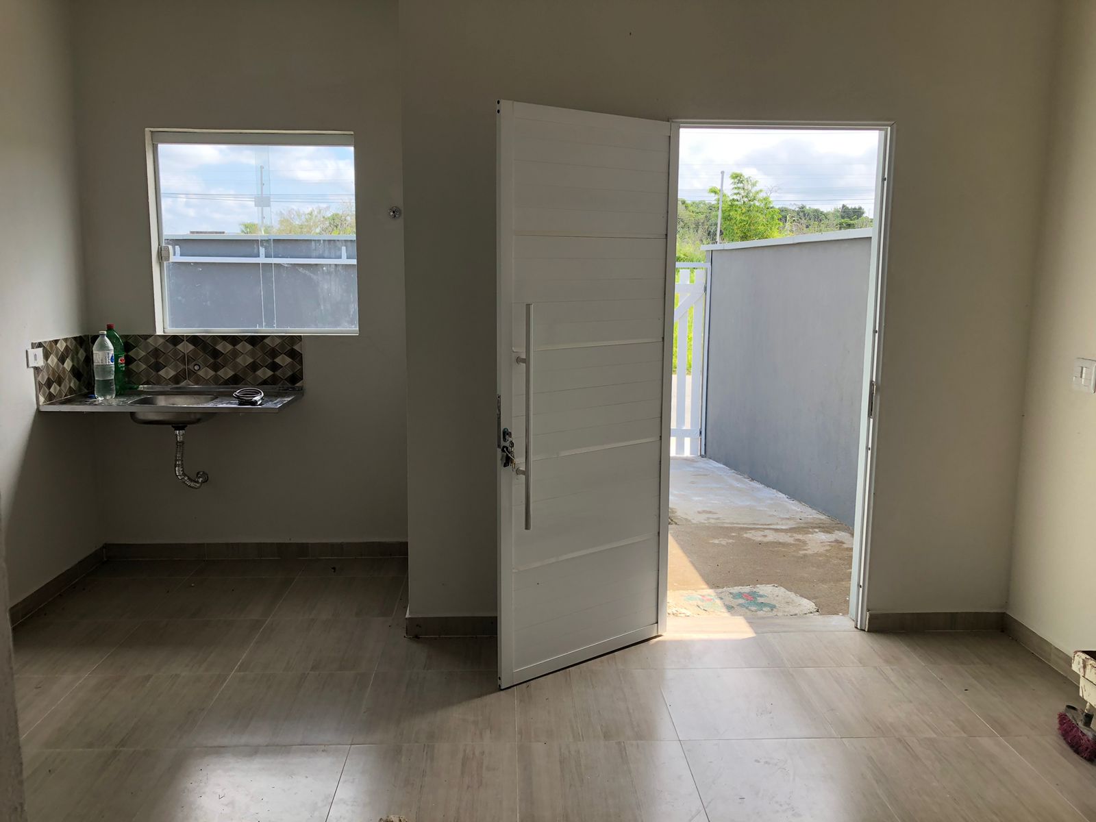 VENDE-SE CASA EM PERUÍBE - SP 