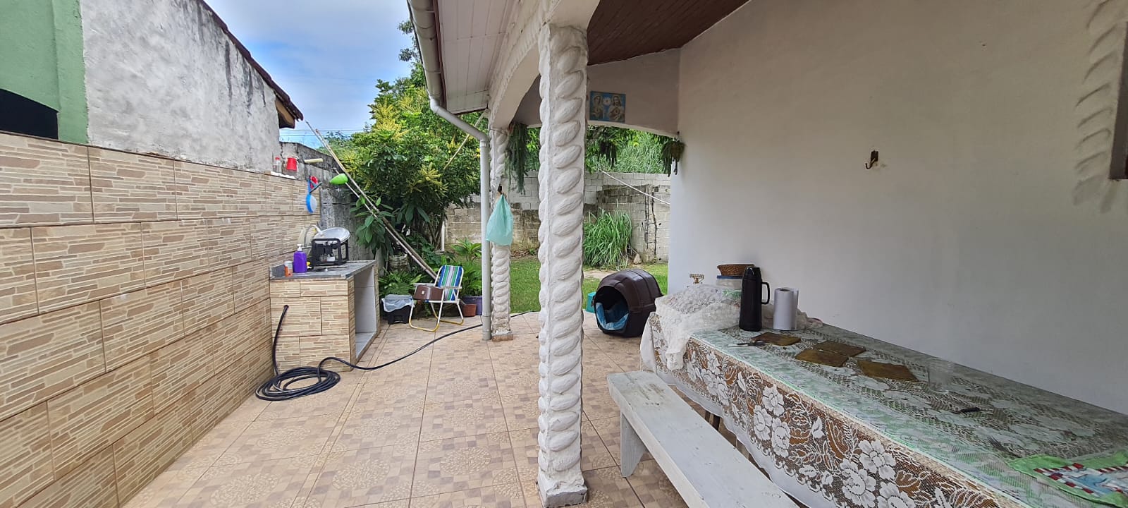 VENDE-SE CASA COM TERRENO EM PERUÍBE - BAIRRO DOS PRADOS 