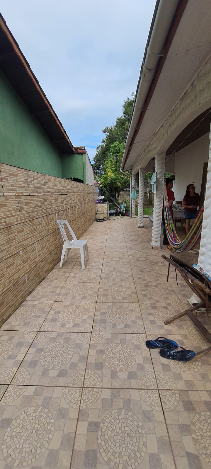 VENDE-SE CASA COM TERRENO EM PERUÍBE - BAIRRO DOS PRADOS 