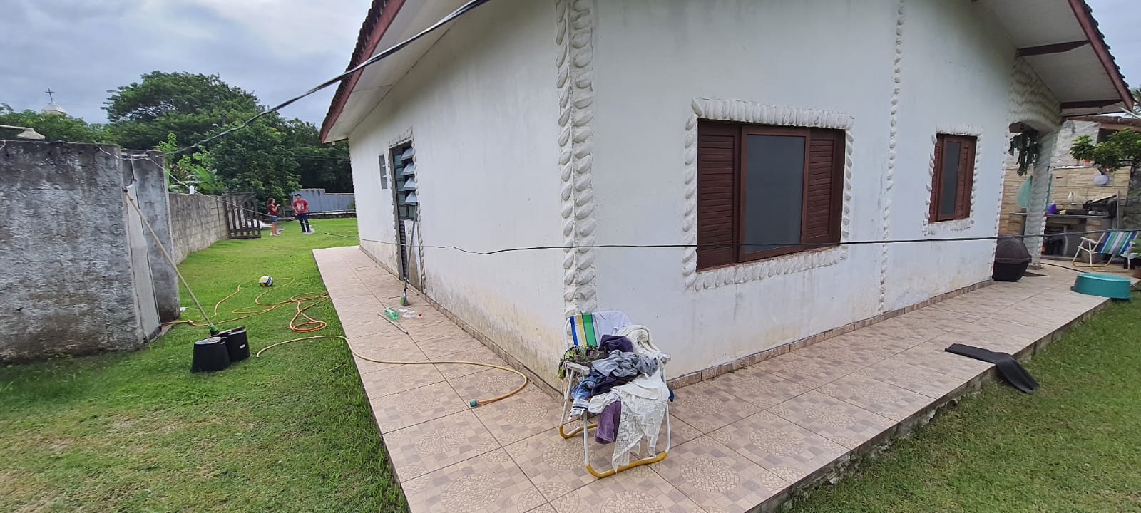 VENDE-SE CASA COM TERRENO EM PERUÍBE - BAIRRO DOS PRADOS 