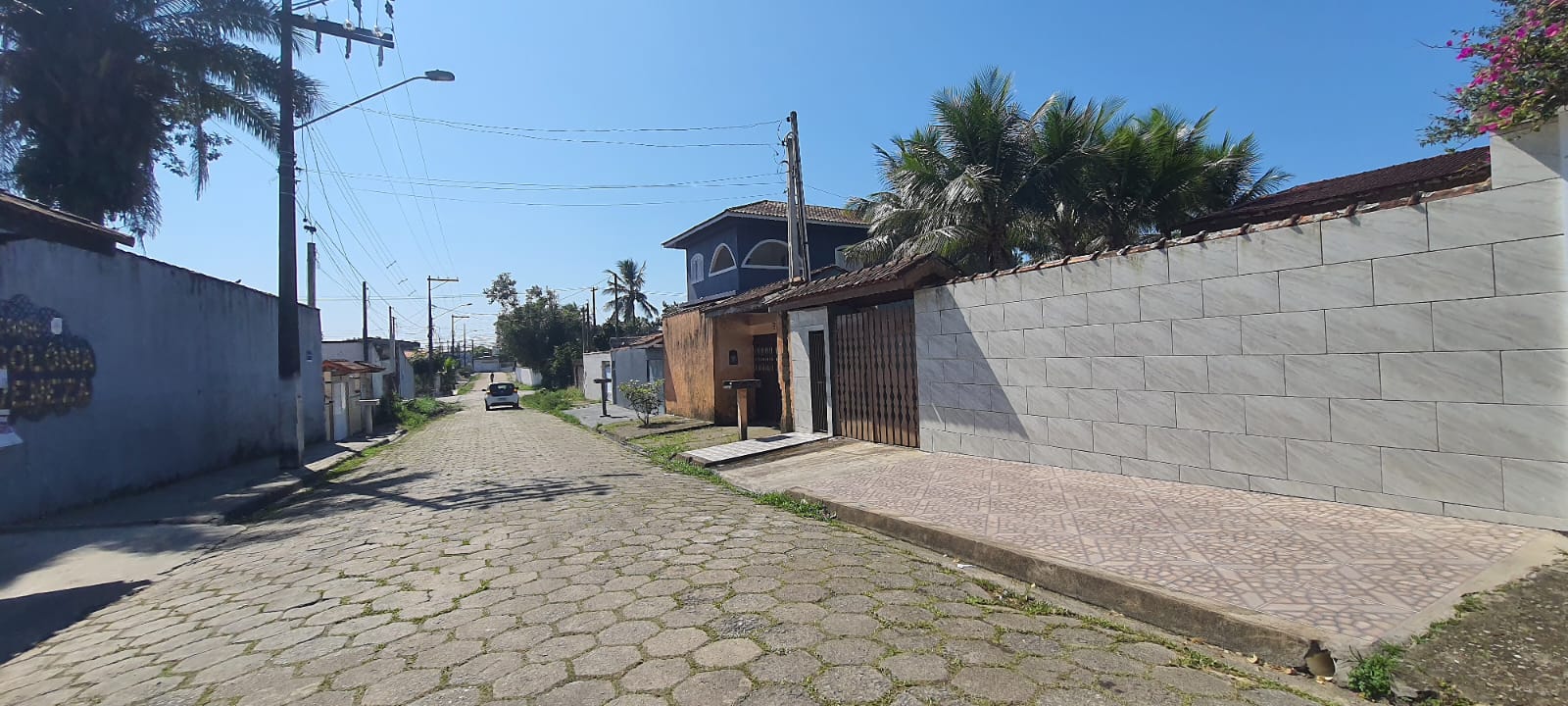 VENDE-SE CASA  COM 400M² DE TERRENO 