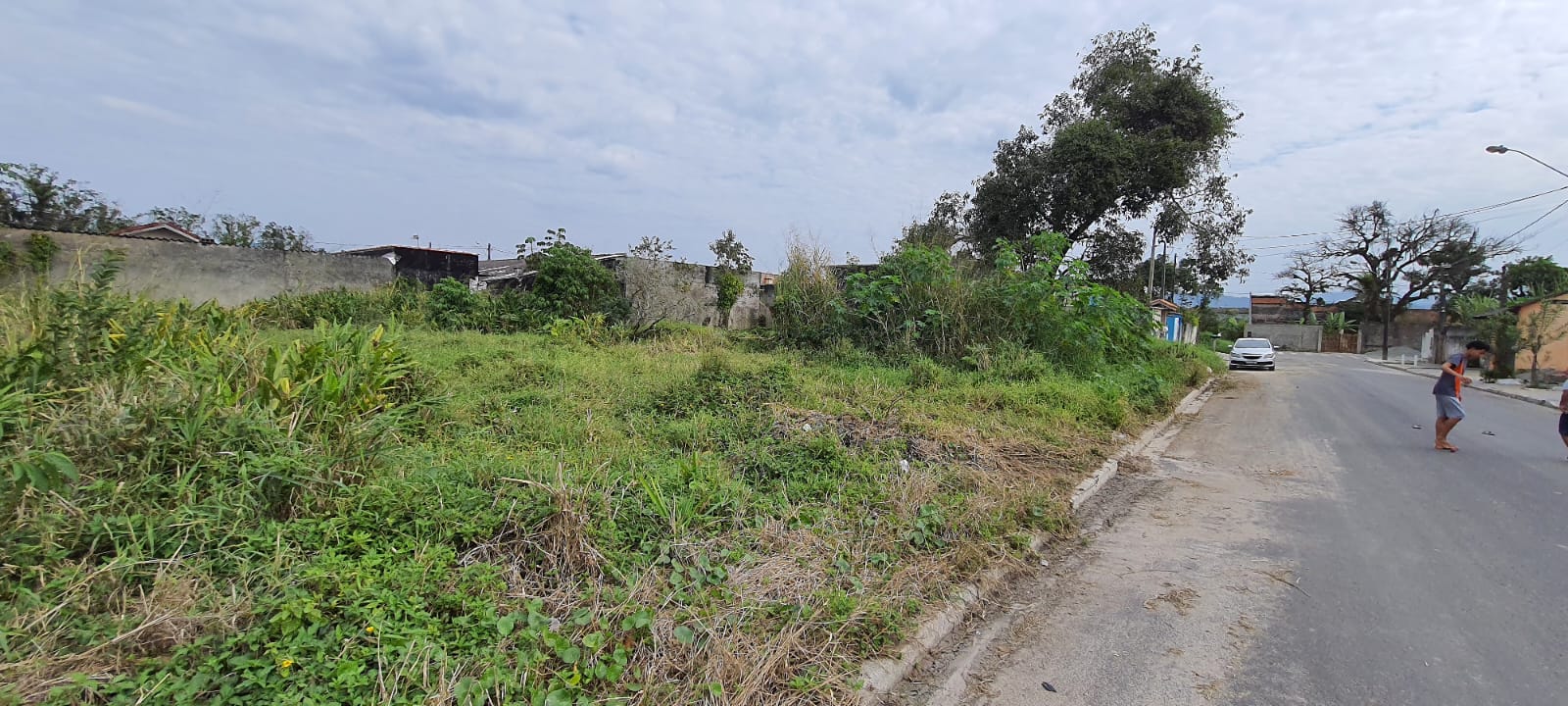 VENDE-SE TERRENO EM PERUÍBE