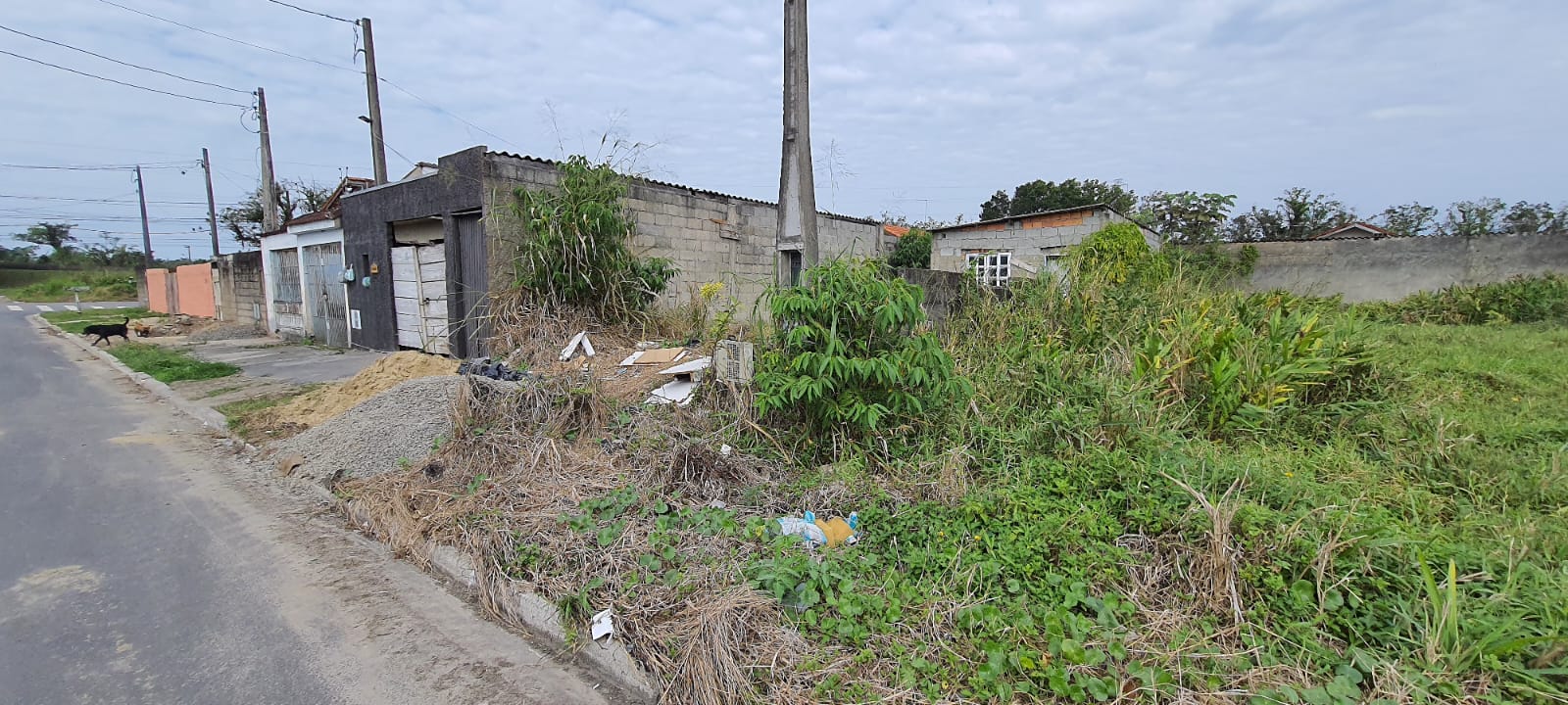 VENDE-SE TERRENO EM PERUÍBE