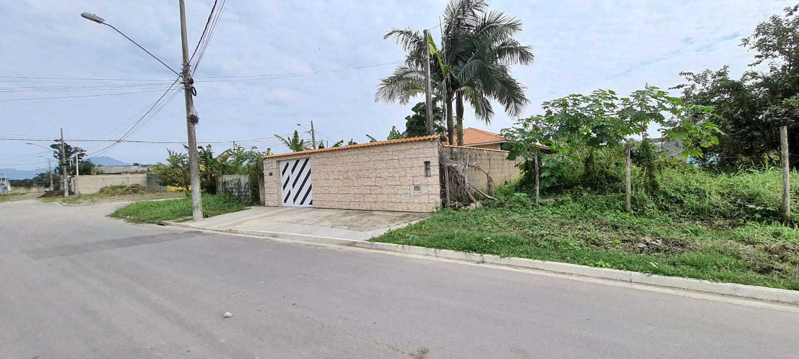 VENDE-SE TERRENO EM PERUÍBE 