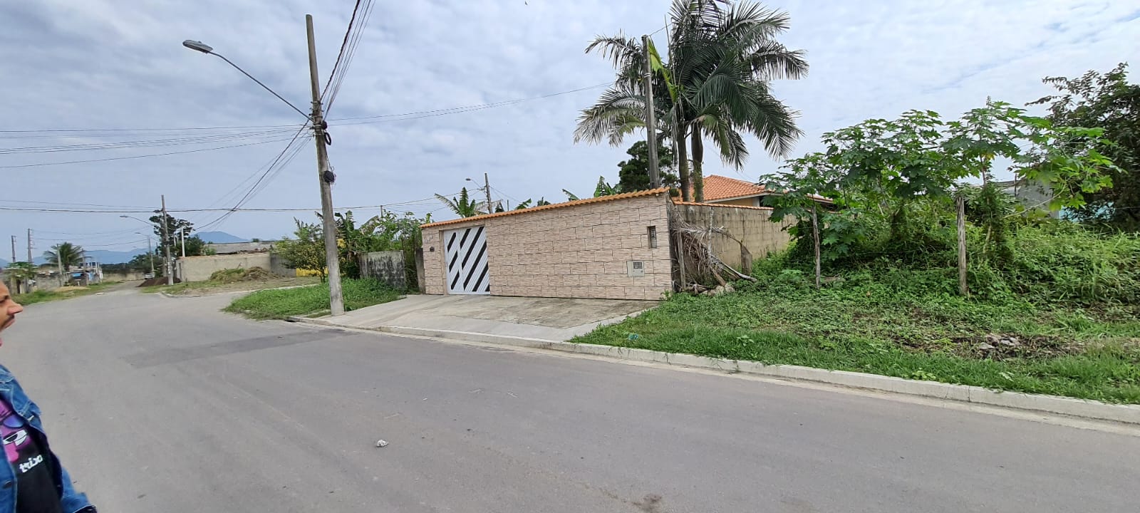 VENDE-SE TERRENO EM PERUÍBE 