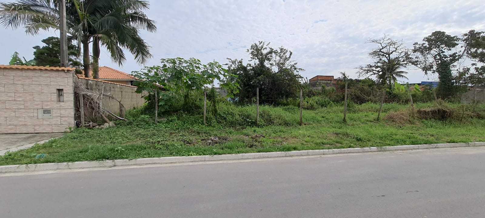 VENDE-SE TERRENO EM PERUÍBE 