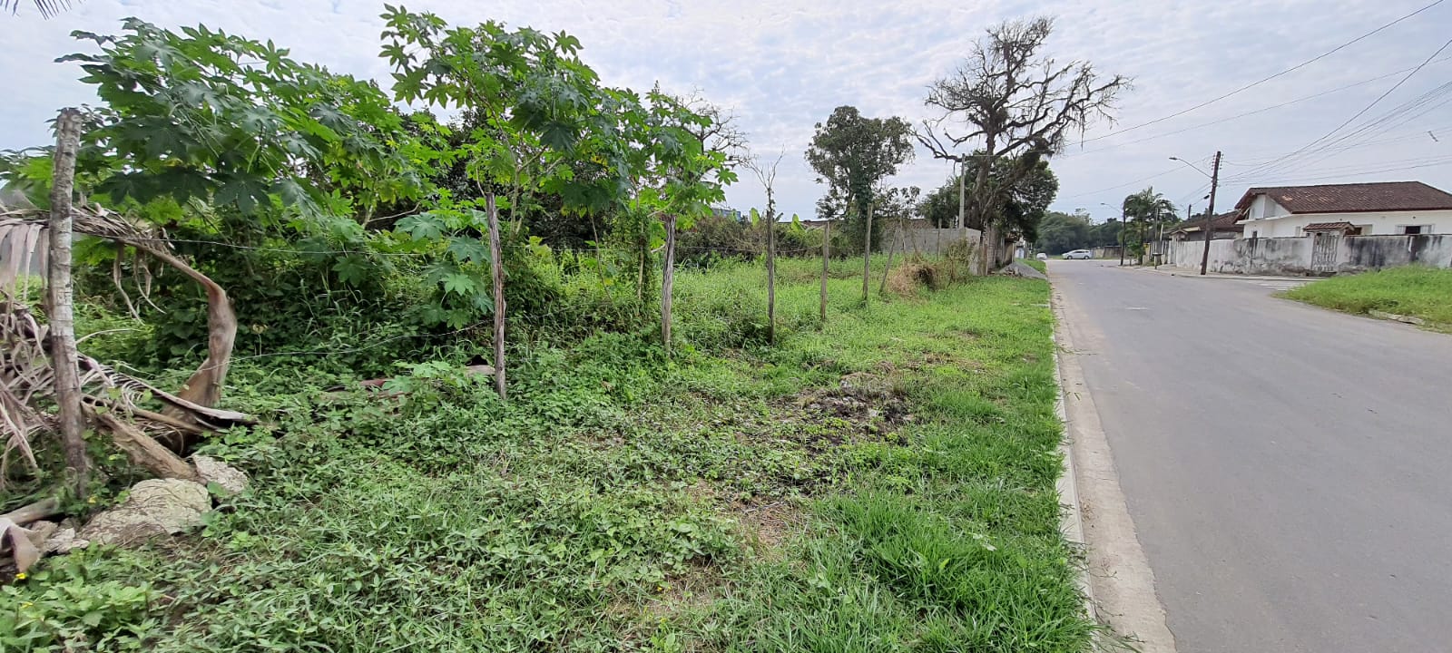 VENDE-SE TERRENO EM PERUÍBE 