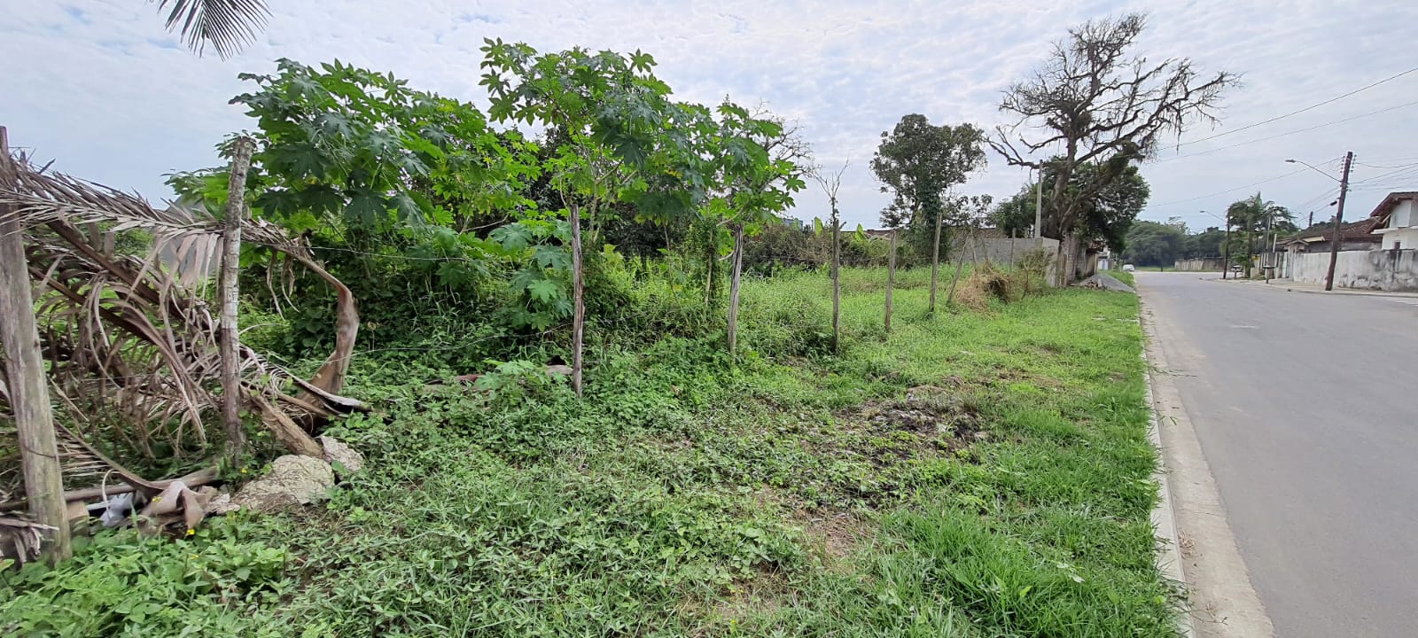VENDE-SE TERRENO EM PERUÍBE 