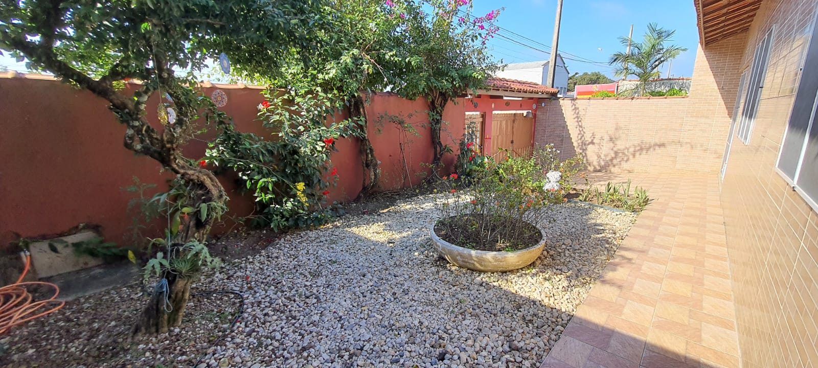VENDE-SE CASA EM PERUÍBE 
