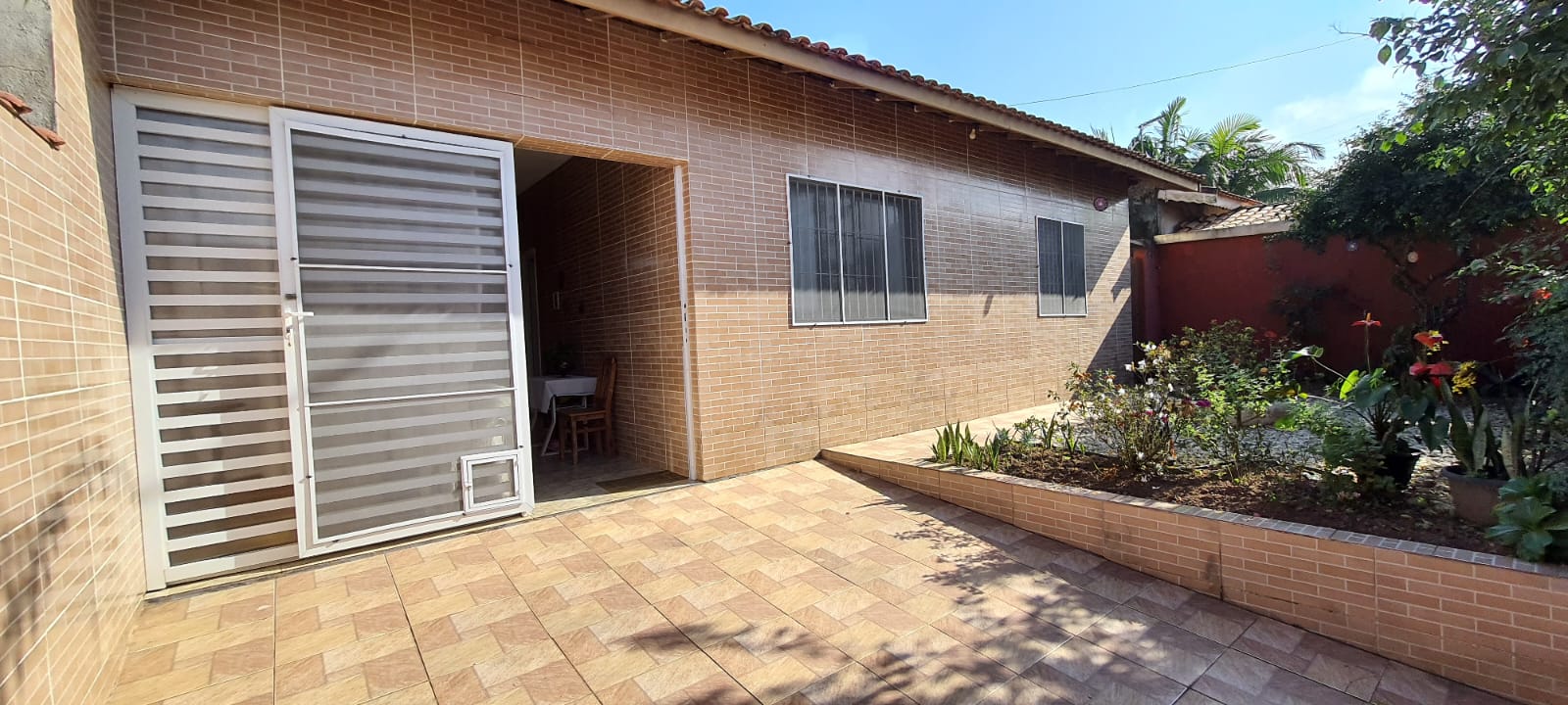 VENDE-SE CASA EM PERUÍBE 