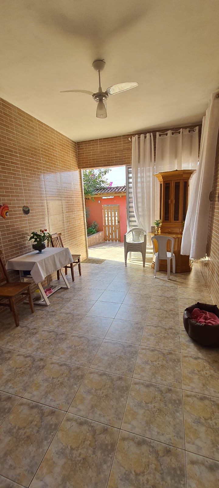 VENDE-SE CASA EM PERUÍBE 