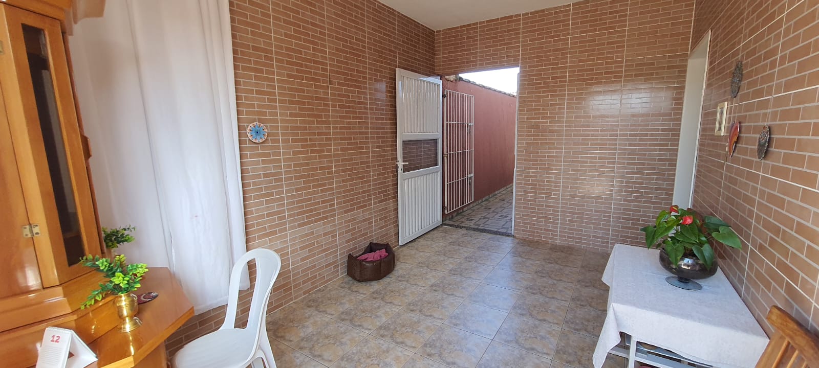 VENDE-SE CASA EM PERUÍBE 