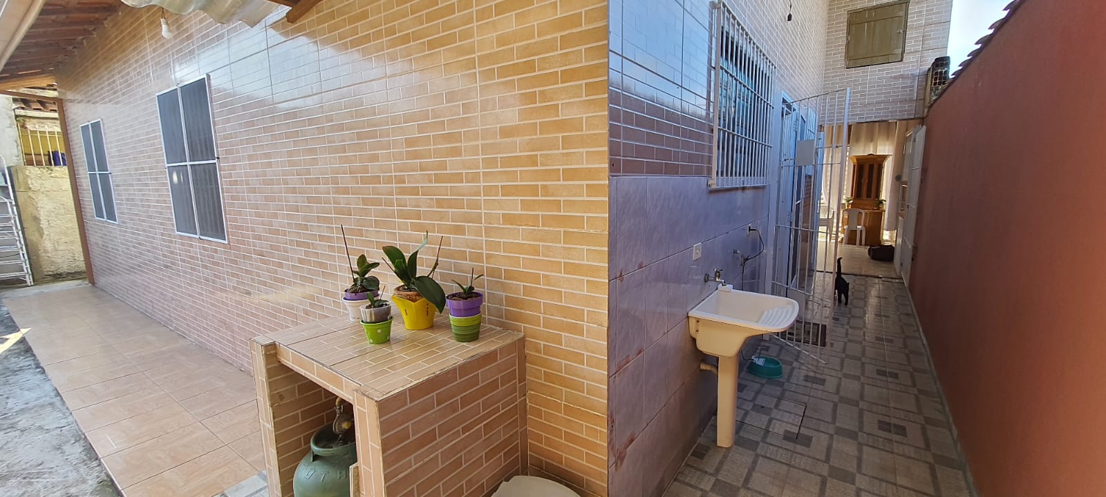VENDE-SE CASA EM PERUÍBE 