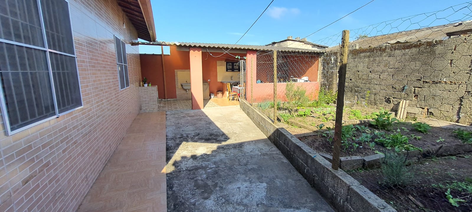 VENDE-SE CASA EM PERUÍBE 