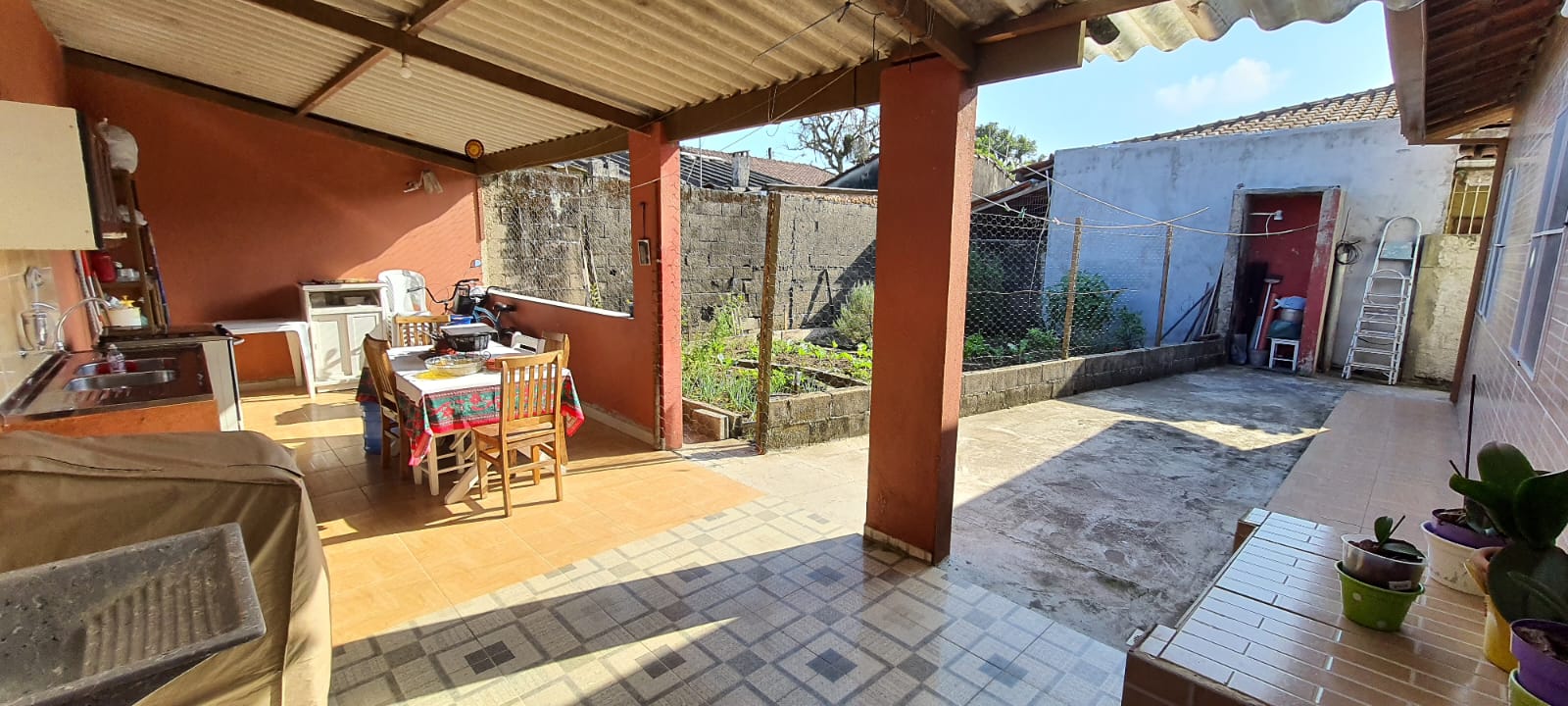 VENDE-SE CASA EM PERUÍBE 