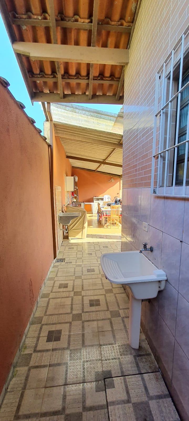 VENDE-SE CASA EM PERUÍBE 