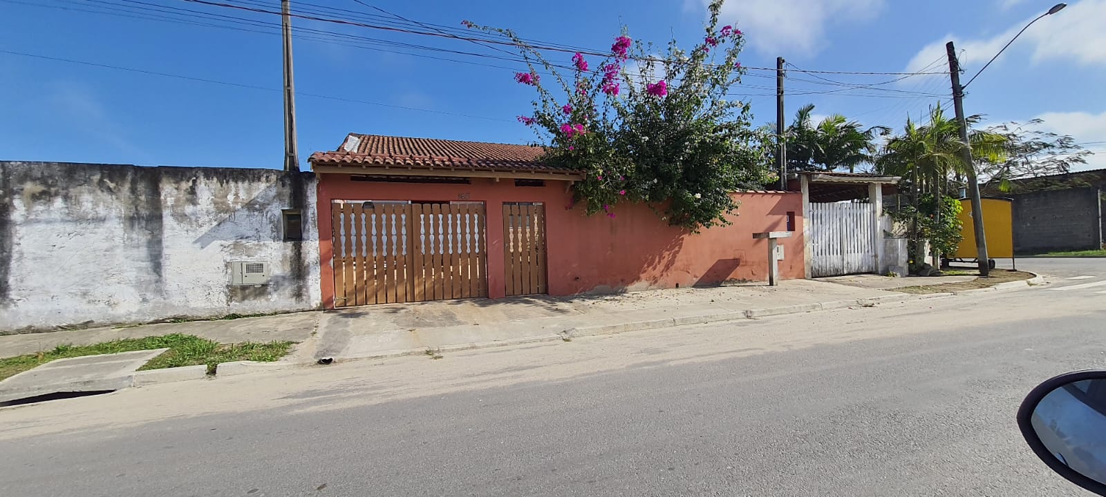 VENDE-SE CASA EM PERUÍBE 