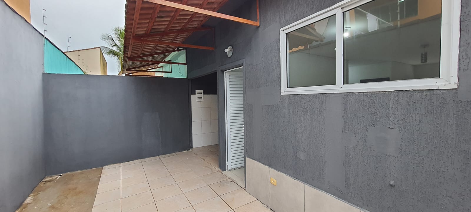 VENDE-SE CASA EM PERUÍBE