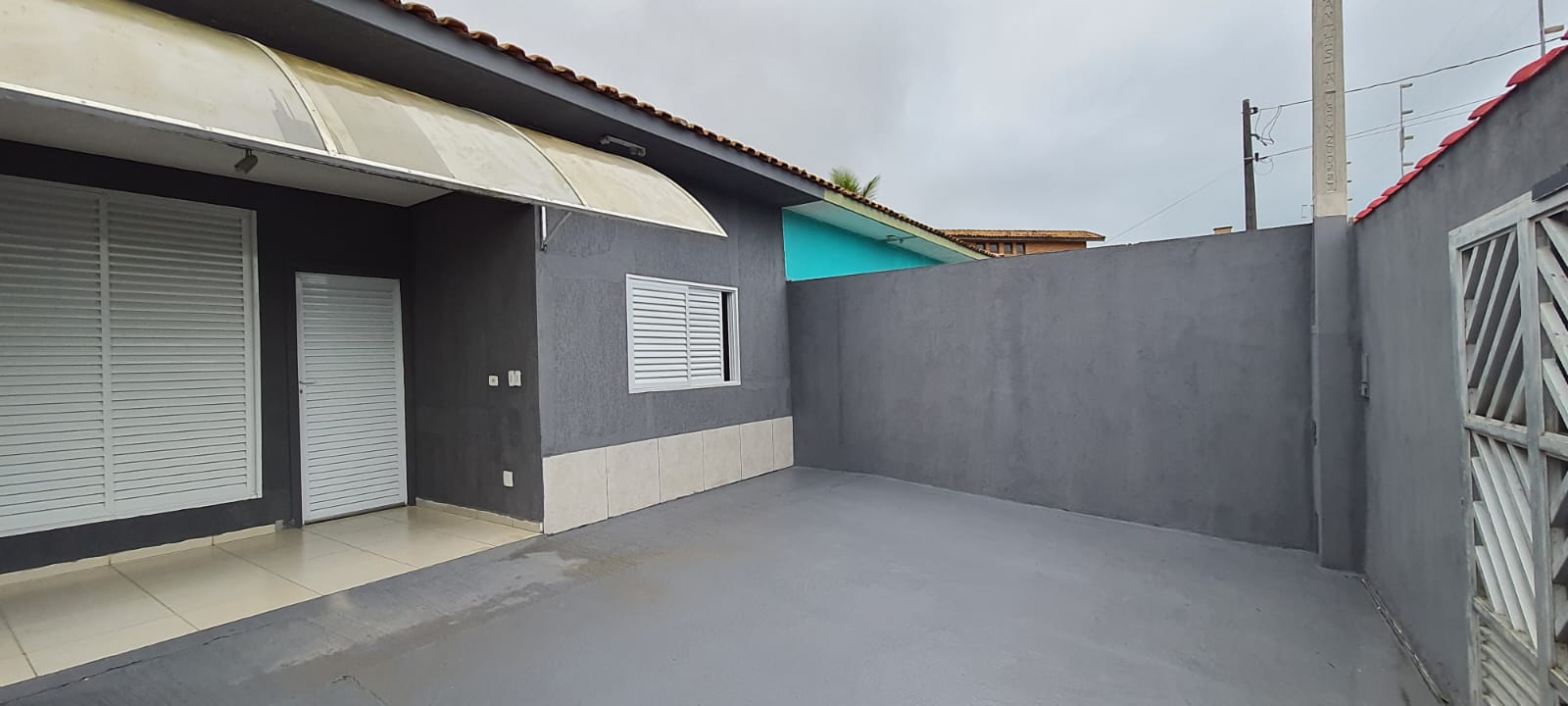 VENDE-SE CASA EM PERUÍBE