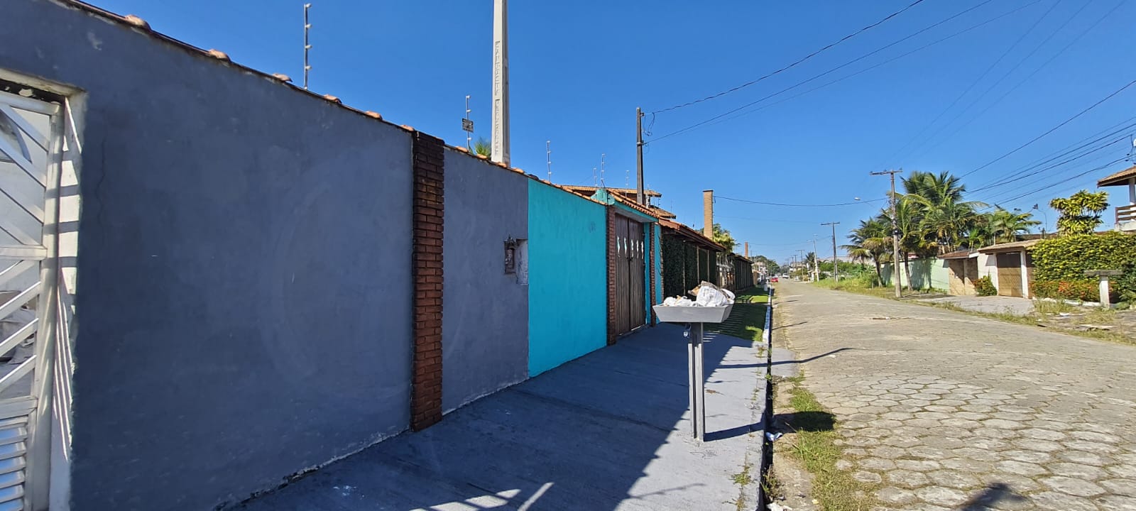 VENDE-SE CASA EM PERUÍBE