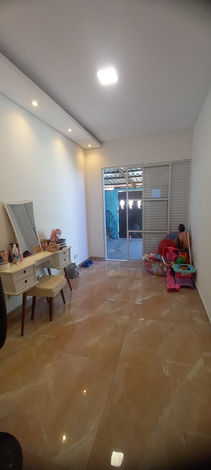 VENDE-SE CASA EM PERUÍBE